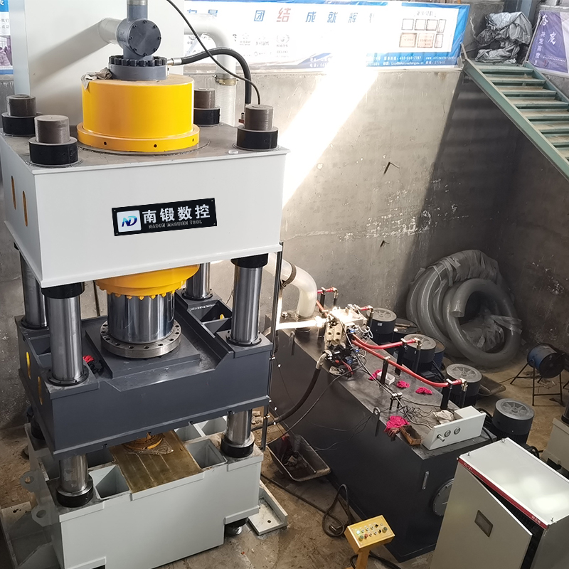 1200噸定制油壓機(jī)三梁四柱液壓機(jī)