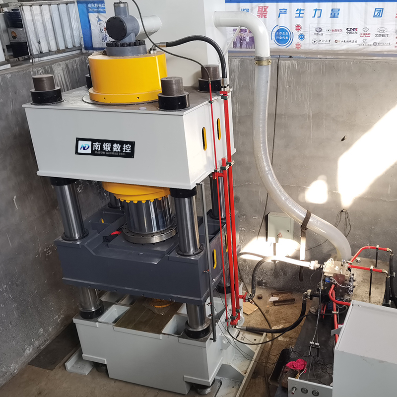 1200噸定制油壓機(jī)三梁四柱液壓機(jī)