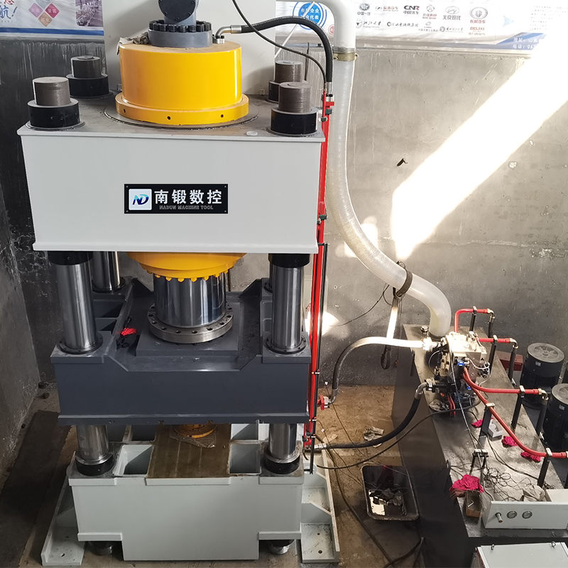 1200噸定制油壓機(jī)三梁四柱液壓機(jī)