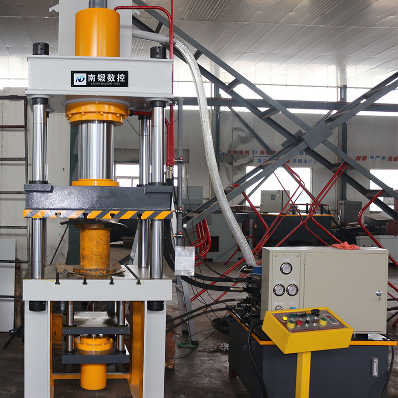 100噸液壓墊拉伸機(jī)金屬成型油壓機(jī)滕州南鍛廠家試機(jī)