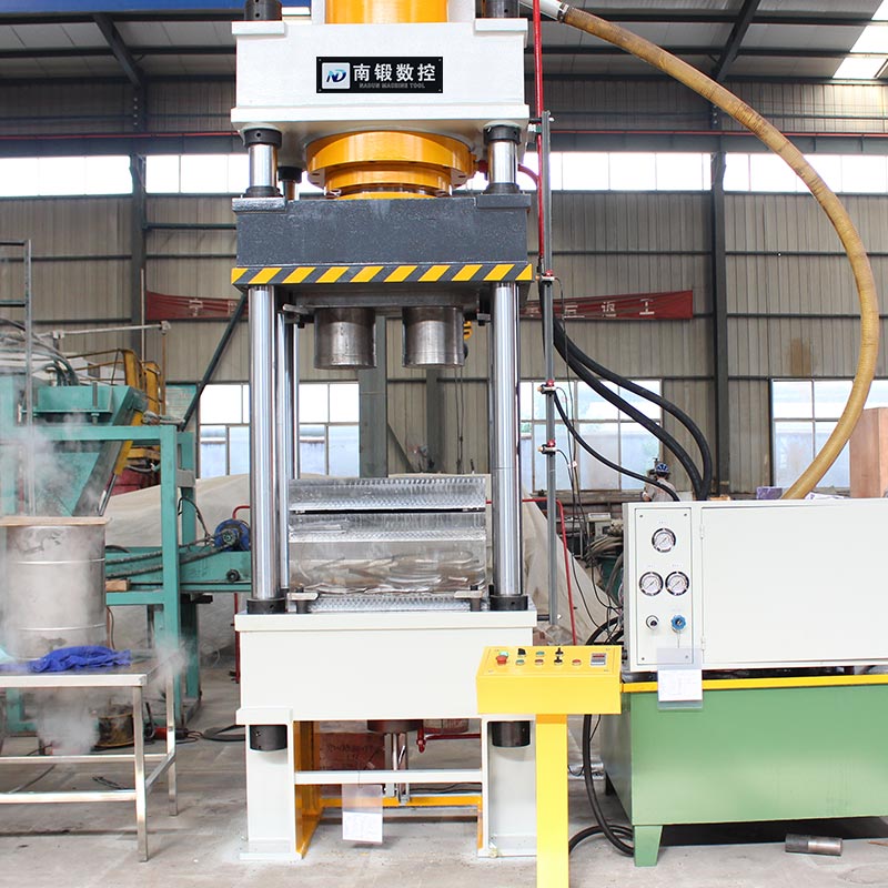 粉末成型油壓機適用范圍設備的優勢