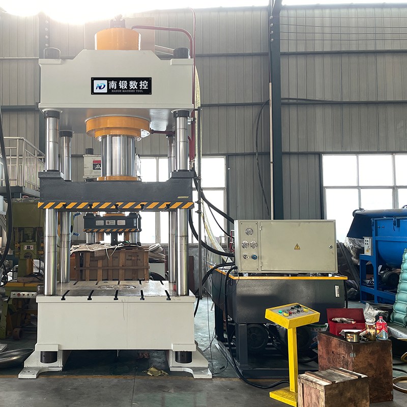 500噸三梁四柱油壓機試機