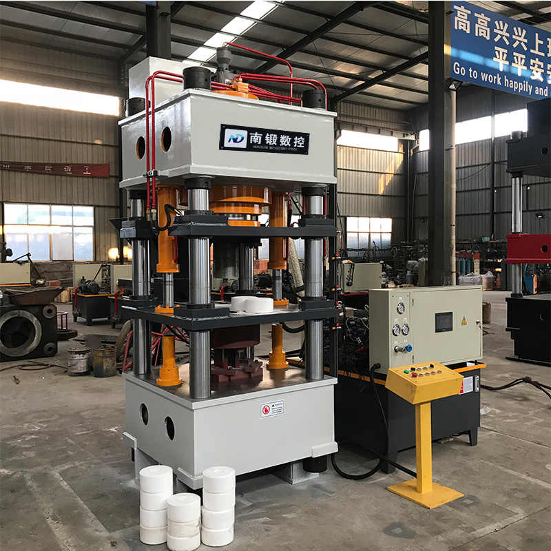 315噸鹽磚機牛羊舔磚液壓機粉末成型壓力機四柱油壓機滕州