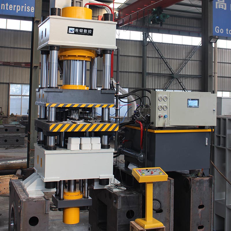 滕州鹽磚機生產(chǎn)廠家 牛羊舔磚液壓機生產(chǎn)廠家 