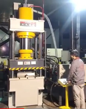 315噸塑料草坪成型油壓機試機視頻液壓機廠家