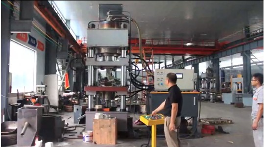 牛羊舔磚機(jī)500噸鹽磚機(jī)車間試機(jī)視頻