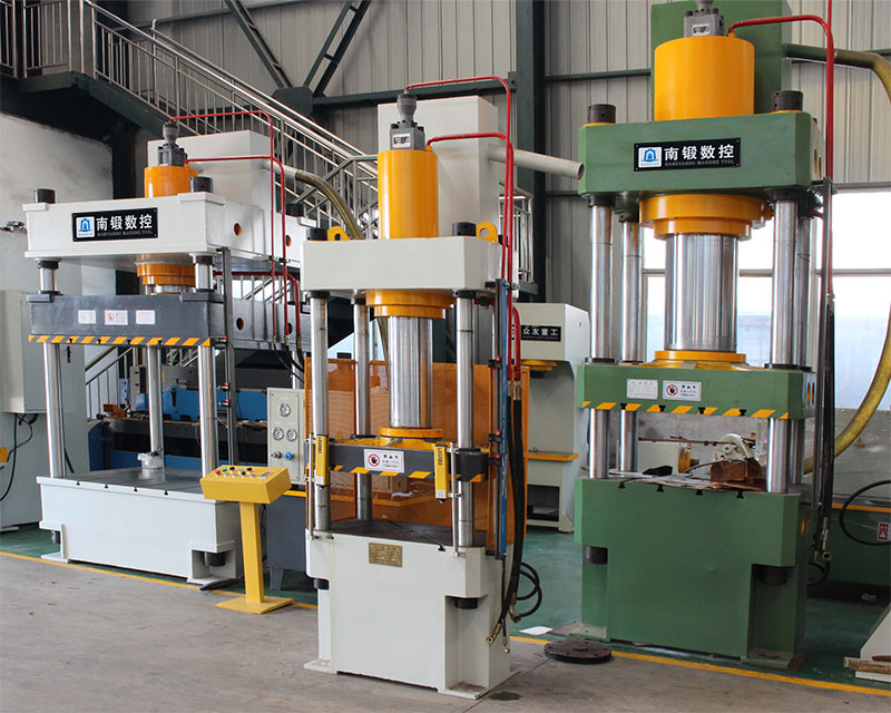 安全防護(hù)裝置對(duì)四柱油壓機(jī)來(lái)說(shuō)是必須安裝的嗎？