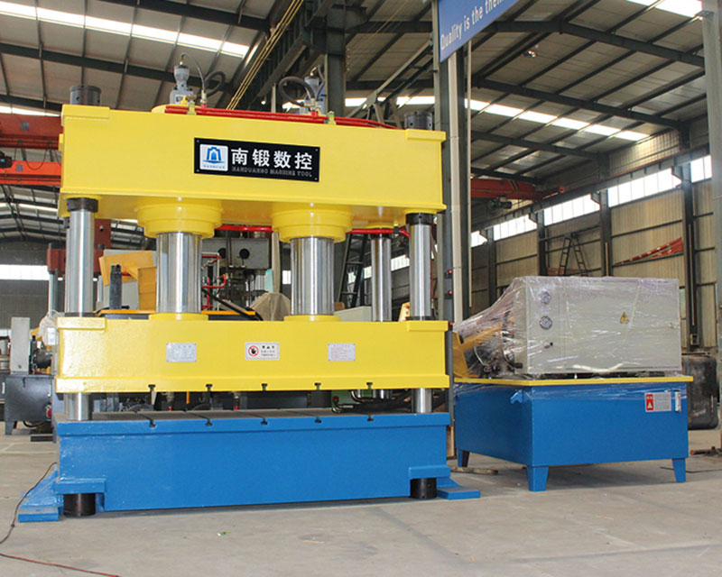 四柱油壓機(jī)