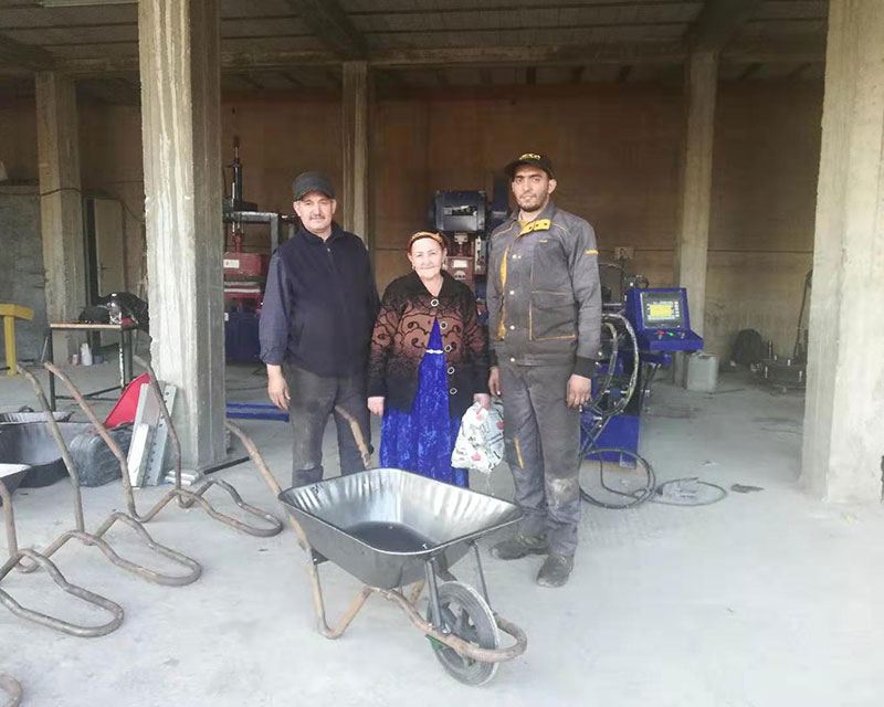 國外灰斗車生產廠家采購四柱油壓機生產線