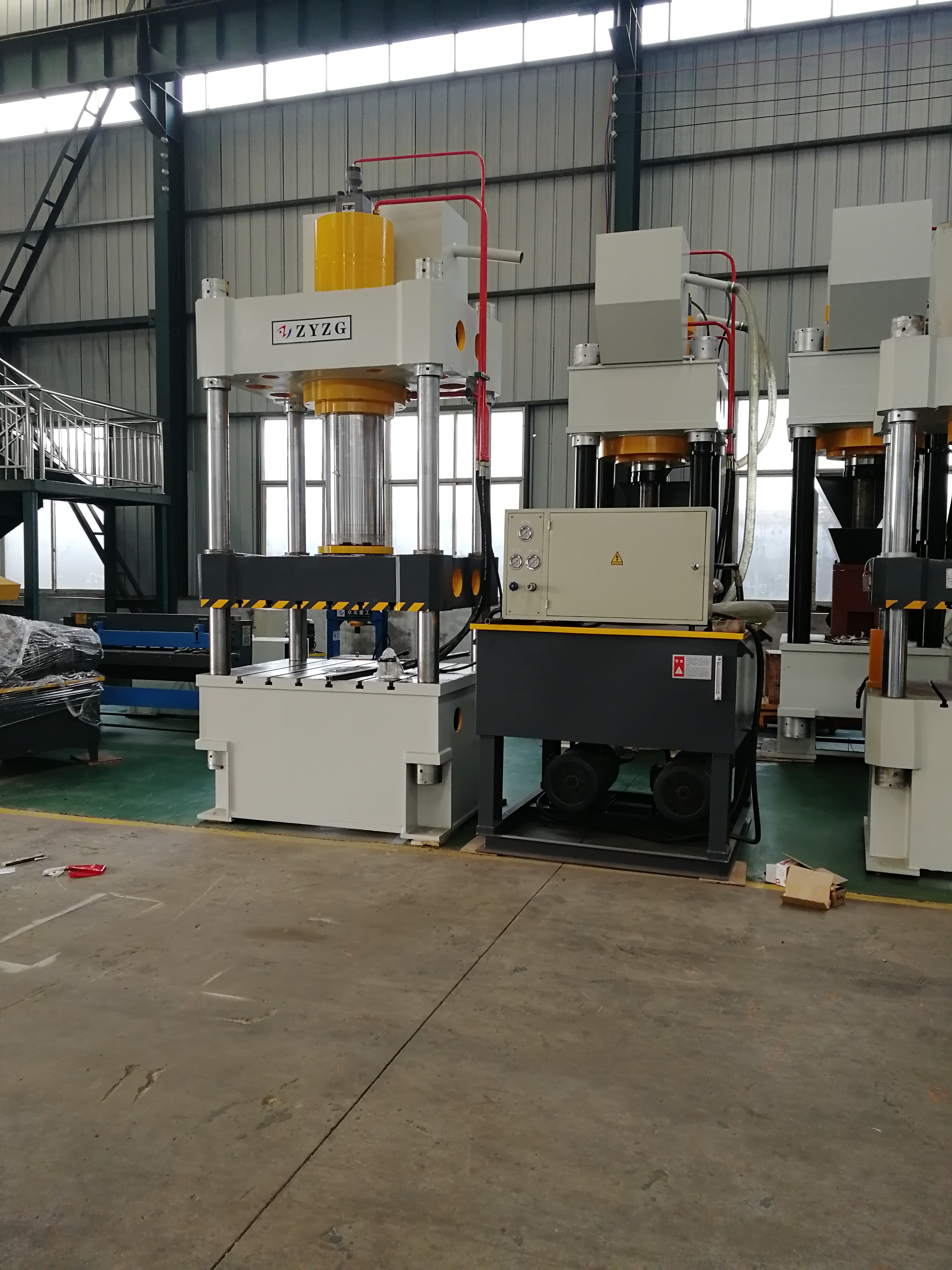 滕州廠家現(xiàn)貨供應(yīng)315噸三梁四柱液壓機粉末成型油壓機金屬成型液壓機