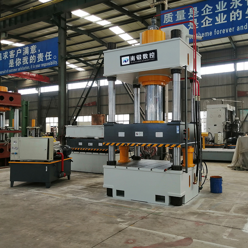 特價直銷400噸壓力機(jī)1600x900三梁四柱液壓機(jī)不銹鋼水槽成型油壓機(jī)封頭拉伸液壓機(jī)