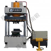 四柱液壓機外露滑動表面要保持清潔，工作前檢查機油是否符合要求