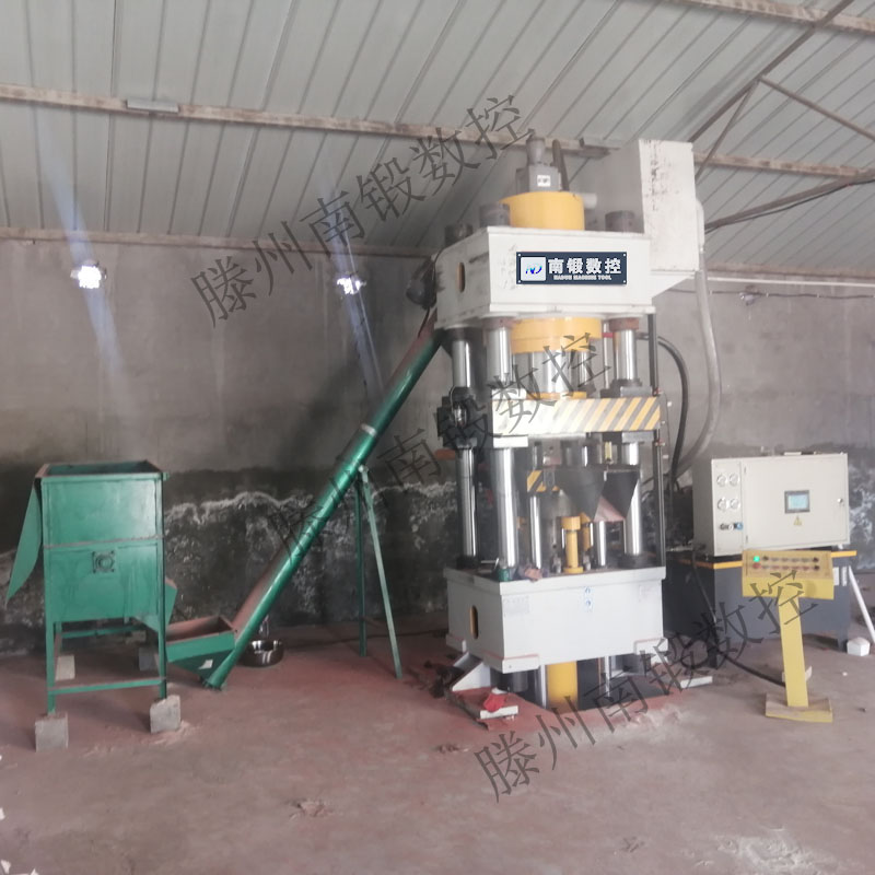 采購315噸牛羊舔磚液壓機求推薦質量好廠家？