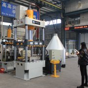 200噸四柱油壓機的規(guī)格價格為何有這么大的差異