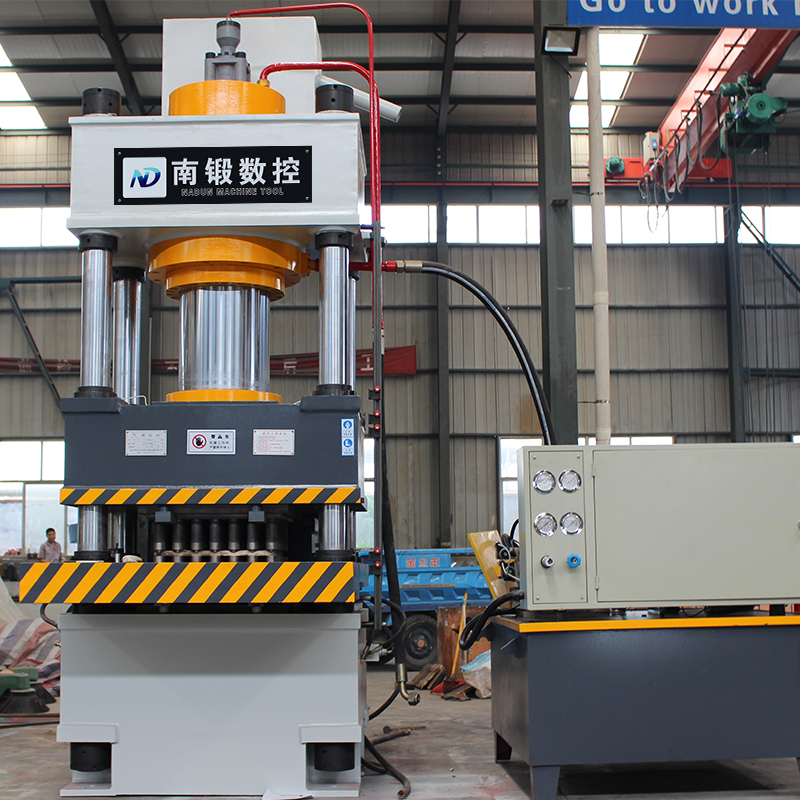 油壓機(jī)-育苗塊液壓機(jī)的特點(diǎn)性能