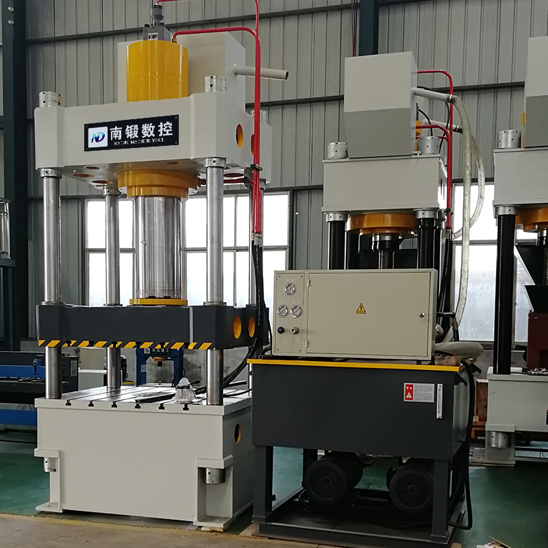 315t復合樹脂排水溝蓋板成型油壓機生產(chǎn)流程