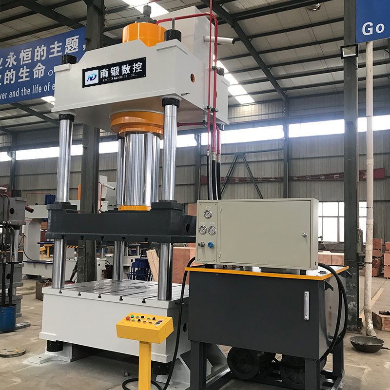 500噸四柱油壓機的安全操作