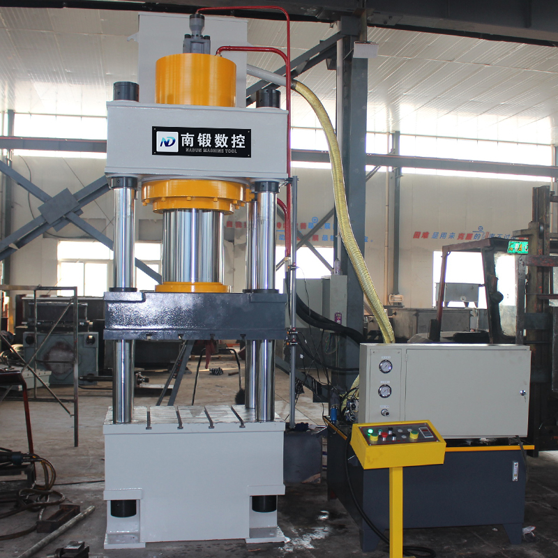 四柱油壓機(jī)機(jī)的液壓系統(tǒng)如何清潔