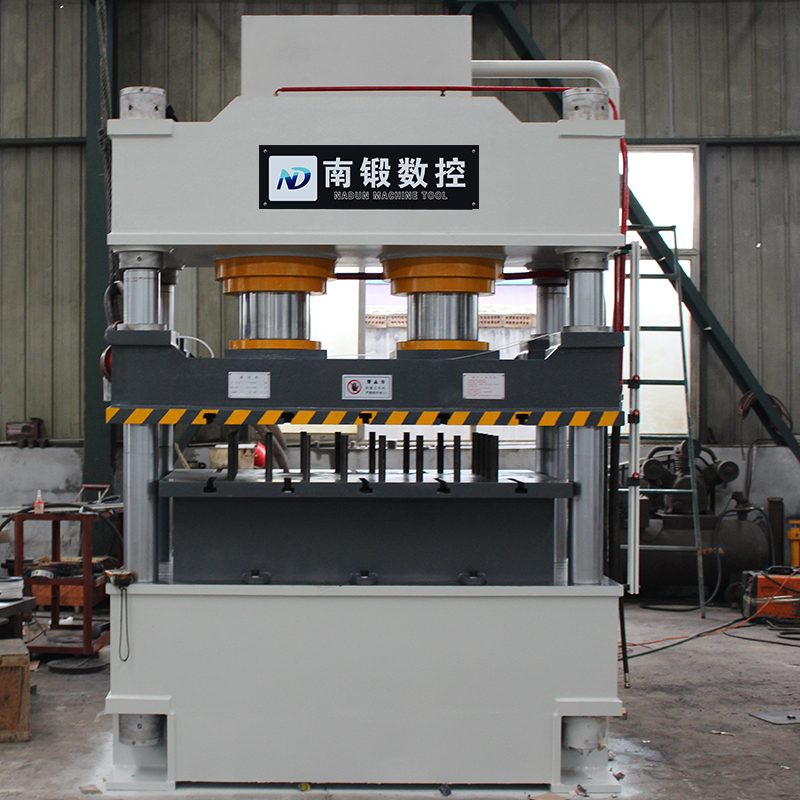 630T雙缸四柱油壓機，630噸汽車鈑金成型油壓機