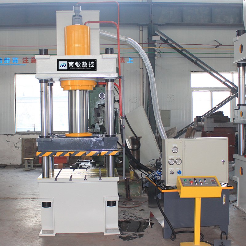 怎么做好四柱油壓機的主機清潔