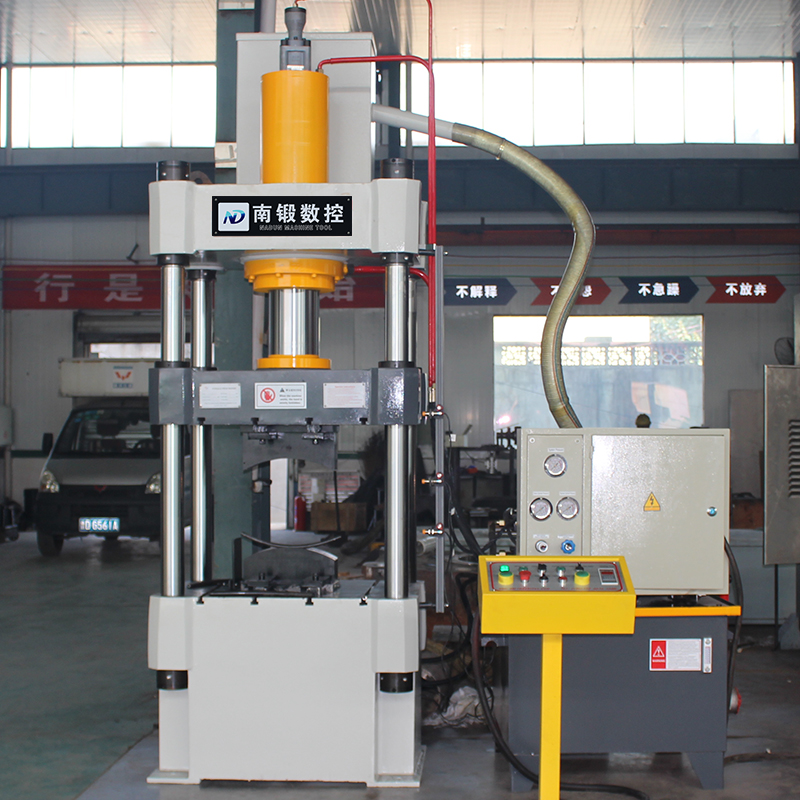 滕州南鍛100T三梁四柱油壓機(jī)壓金屬扶手