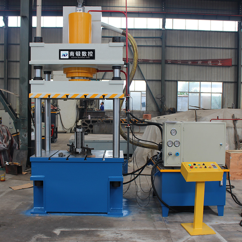 多0噸四柱油壓機冷擠壓成型液壓機滕州南鍛數控液壓機廠家