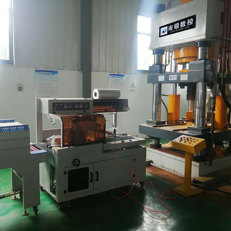 800噸牛羊舔磚液壓機(jī)生產(chǎn)線鹽磚機(jī)客戶案例滕州南鍛數(shù)控