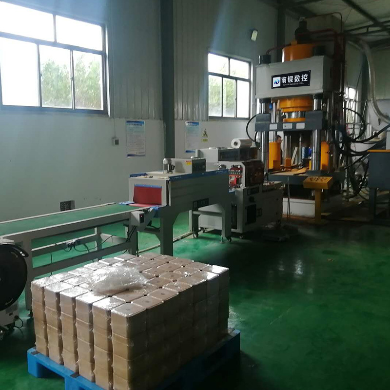 800噸牛羊舔磚液壓機(jī)生產(chǎn)線鹽磚機(jī)客戶案例滕州南鍛數(shù)控