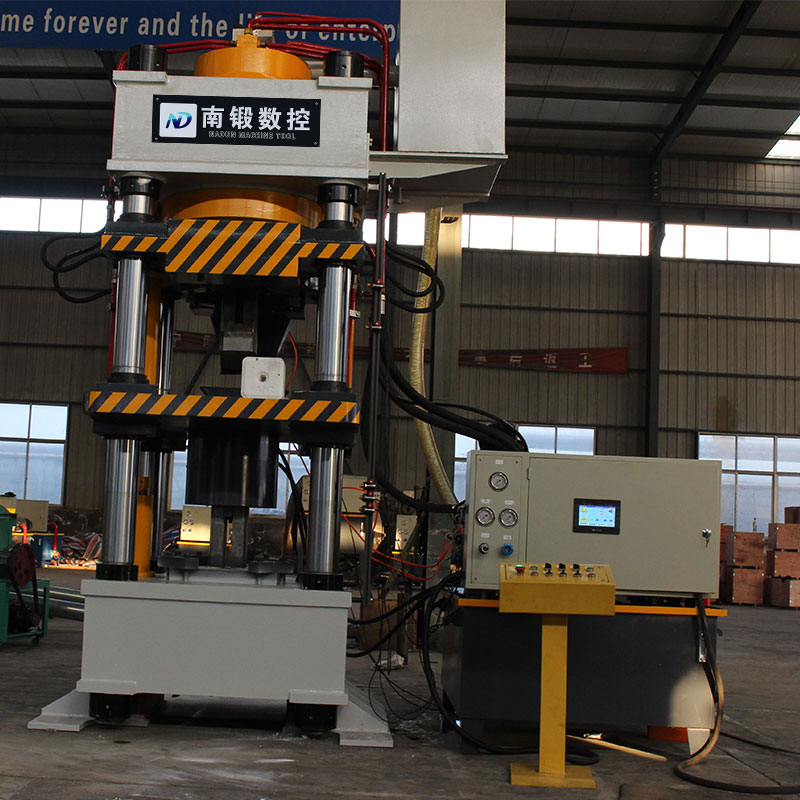 滕州400噸鹽磚機5公斤牛羊舔磚油壓機全自動生產線壓力機