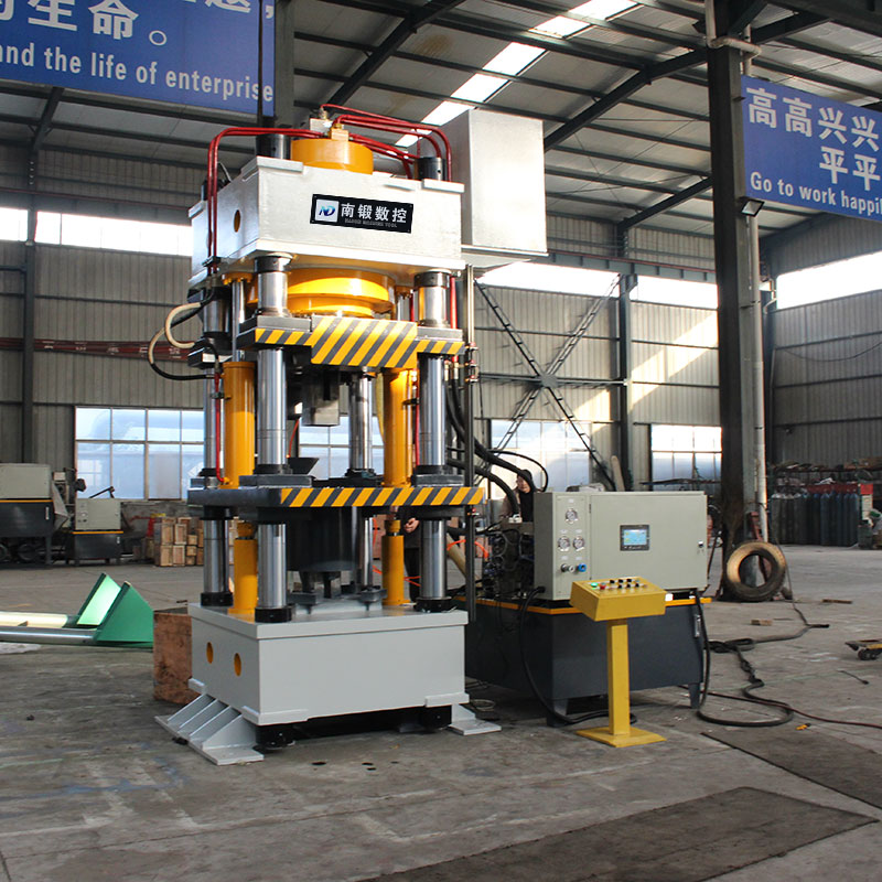 滕州400噸鹽磚機5公斤牛羊舔磚油壓機全自動生產線壓力機