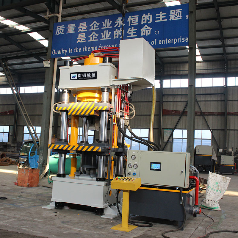 滕州400噸鹽磚機5公斤牛羊舔磚油壓機全自動生產線壓力機