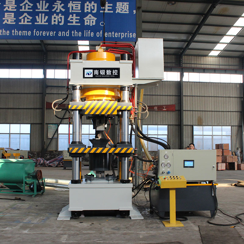 滕州鹽磚機廠家 5KG牛羊舔磚液壓機廠家 