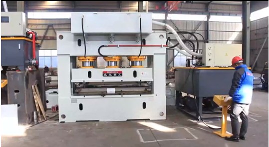 1000噸框式液壓機(jī)試機(jī)視頻門面壓花成型油壓機(jī)試機(jī)視頻