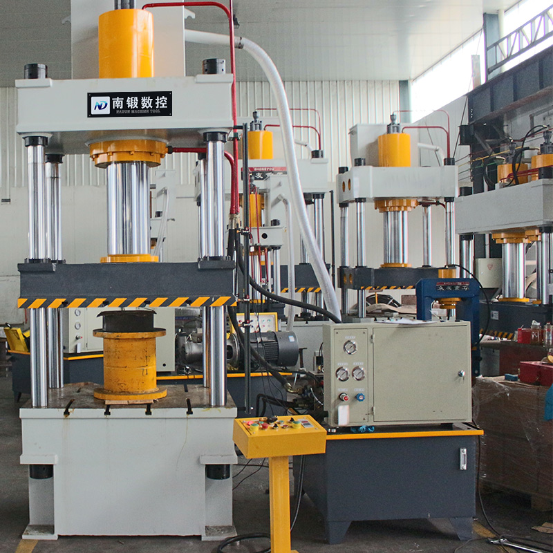 滕州液壓機(jī)廠家YQ32-200T三梁四柱油壓機(jī)